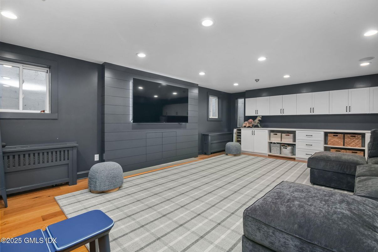 Interior, Recessed Lighting, Wood Texture Flooring