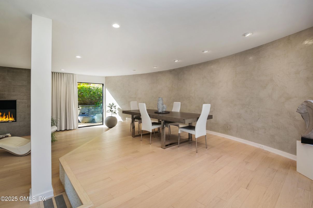 Dining room, Fireplace, Interior, Recessed Lighting, Wood Texture Flooring