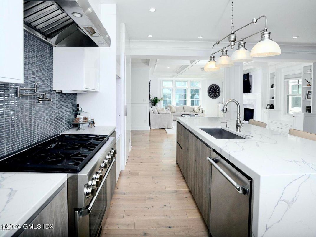 Interior, Kitchen, Living room, Pendant Lights, Recessed Lighting, Stainless Steel Appliances, Wood Texture Flooring