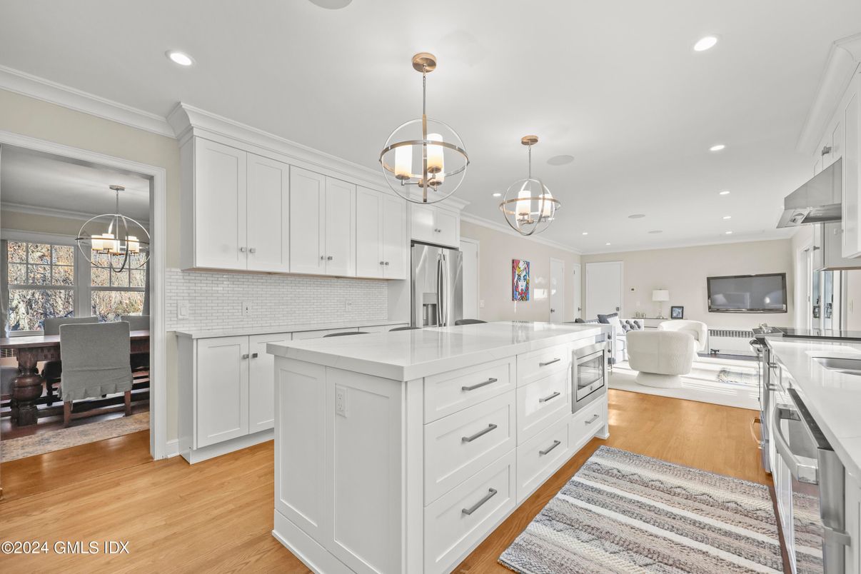 Dining room, Interior, Kitchen, Living room, Pendant Lights, Recessed Lighting, Stainless Steel Appliances, Wood Texture Flooring