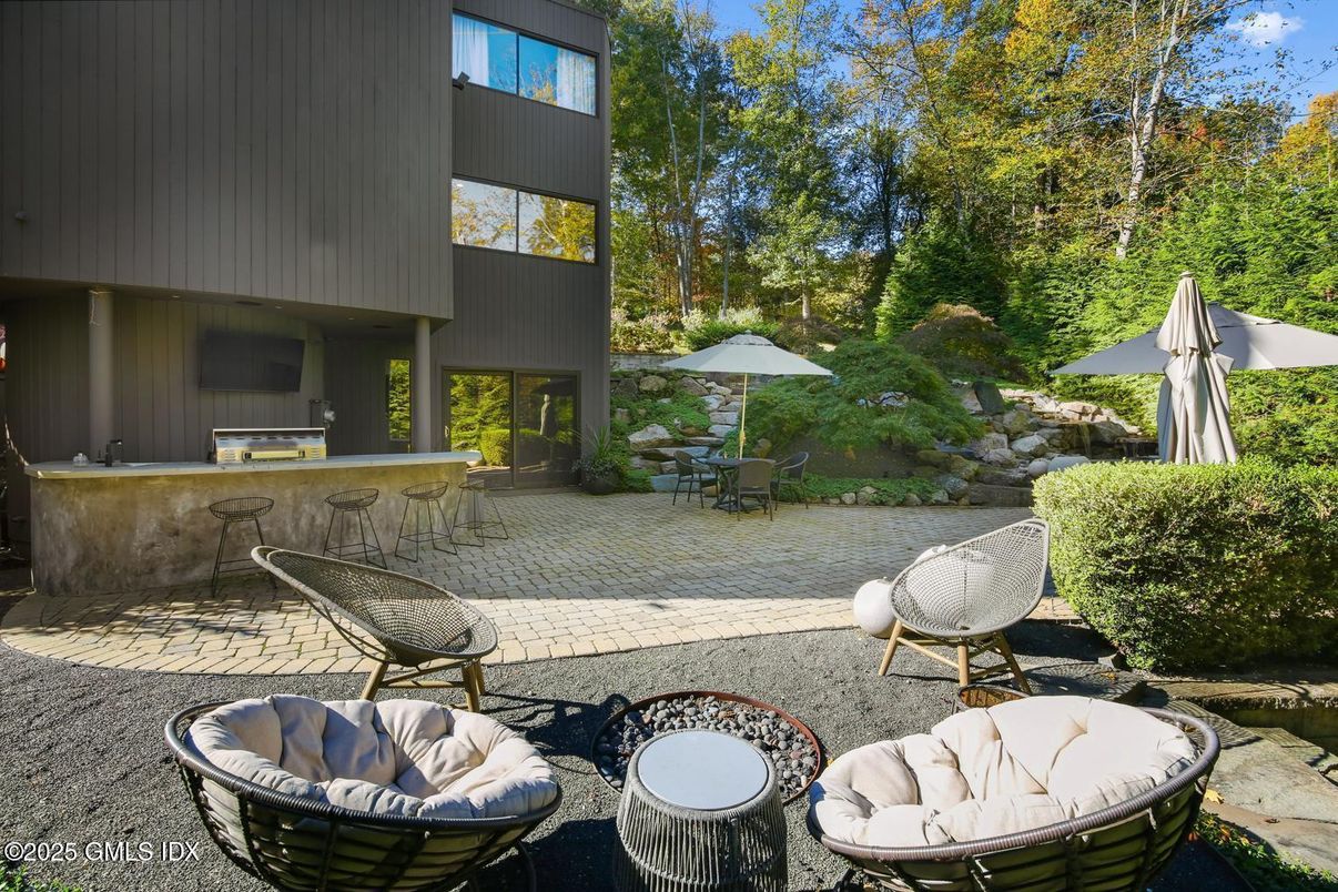 Backyard, Exterior, Outdoor Kitchen