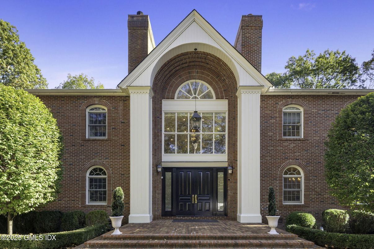 Exterior, Facade, Brick Facade, Georgian