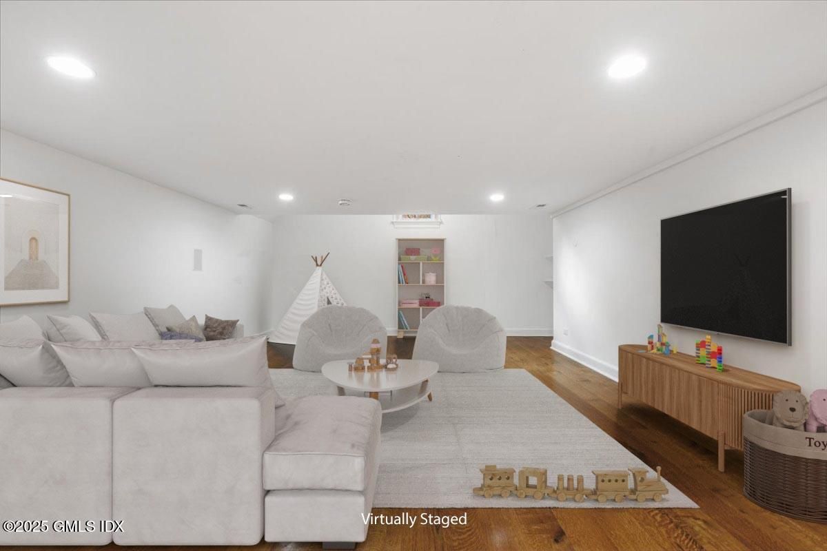 Interior, Living room, Recessed Lighting, Wood Texture Flooring