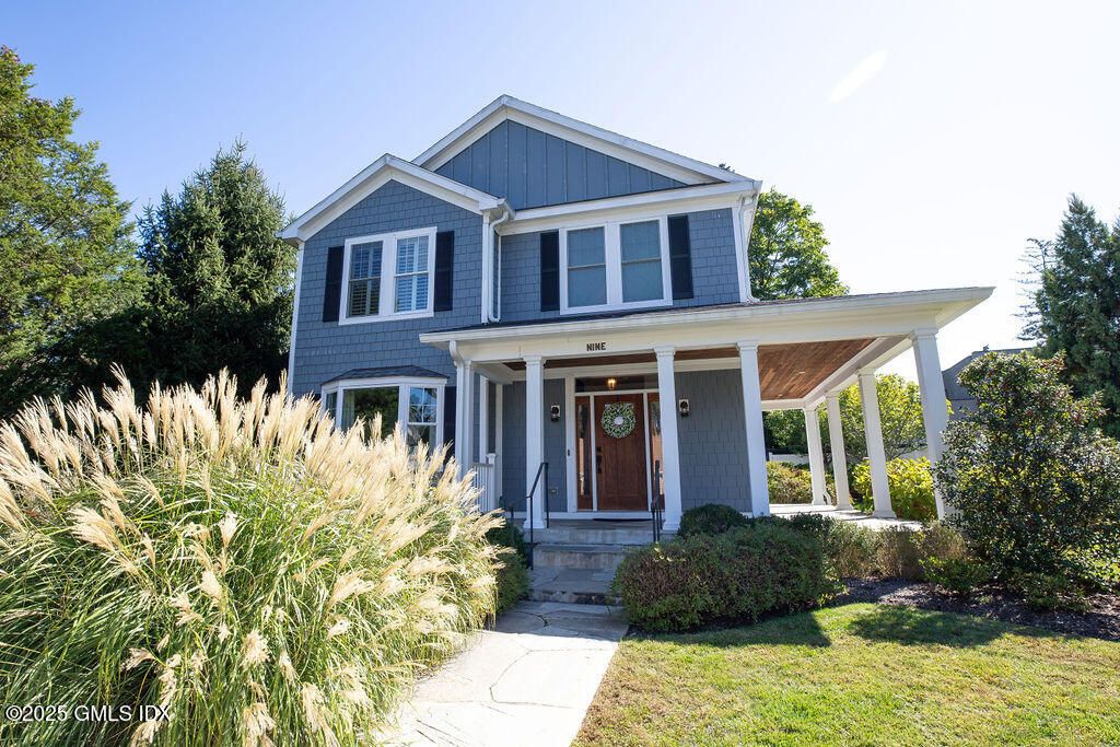 Exterior, Facade, Queen Anne Victorian