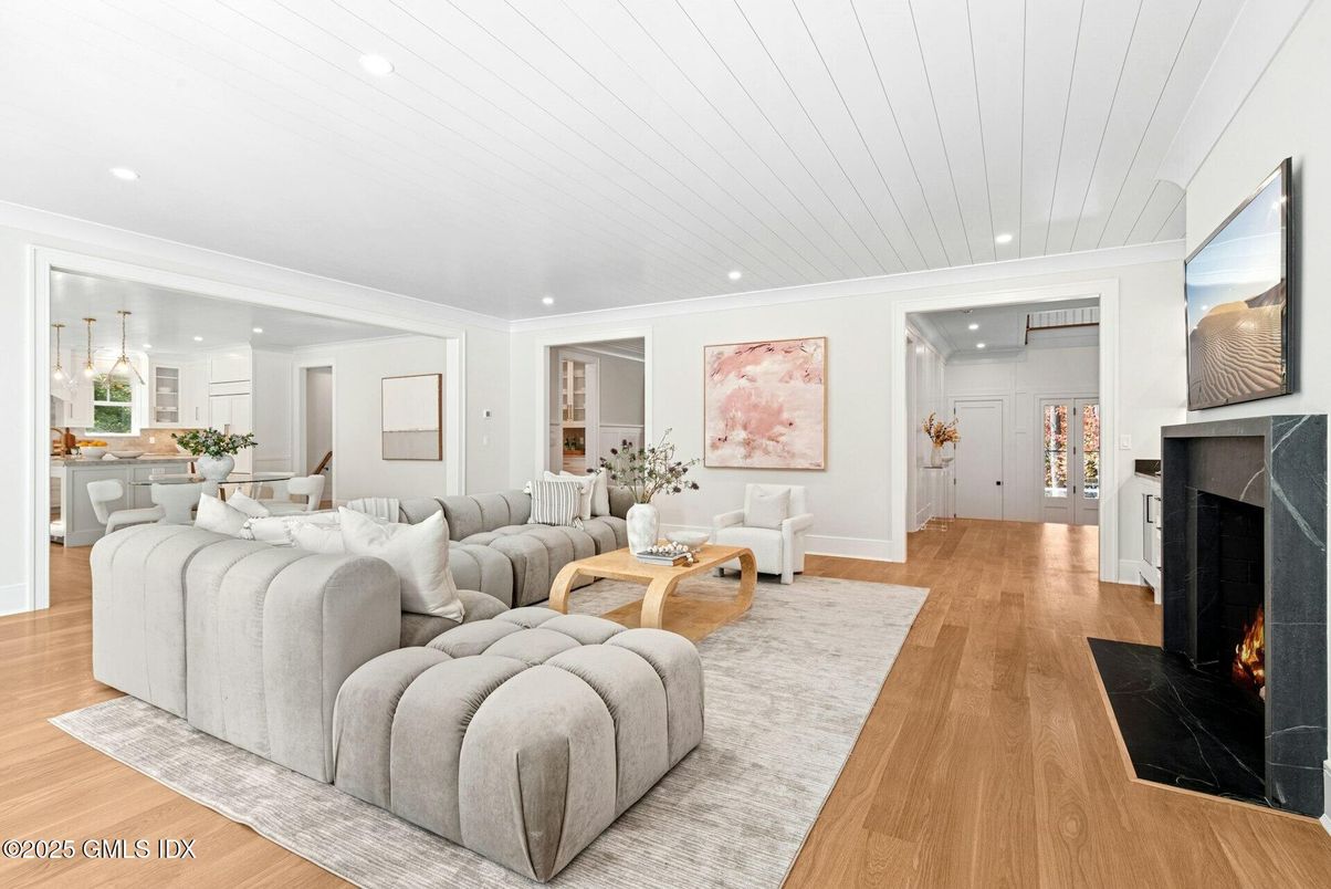 Fireplace, Interior, Living room, Pendant Lights, Recessed Lighting, Wood Texture Flooring