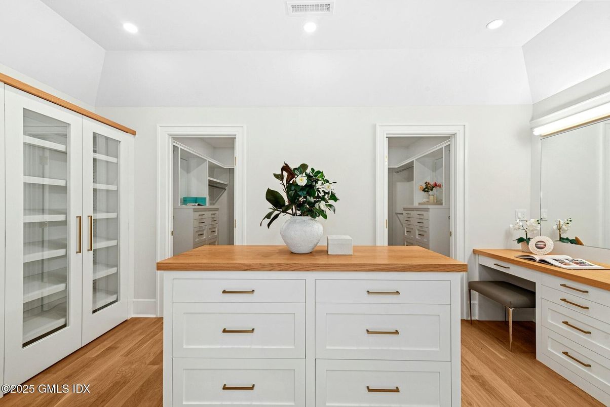 Interior, Recessed Lighting, Walk-in Closets, Wood Texture Flooring
