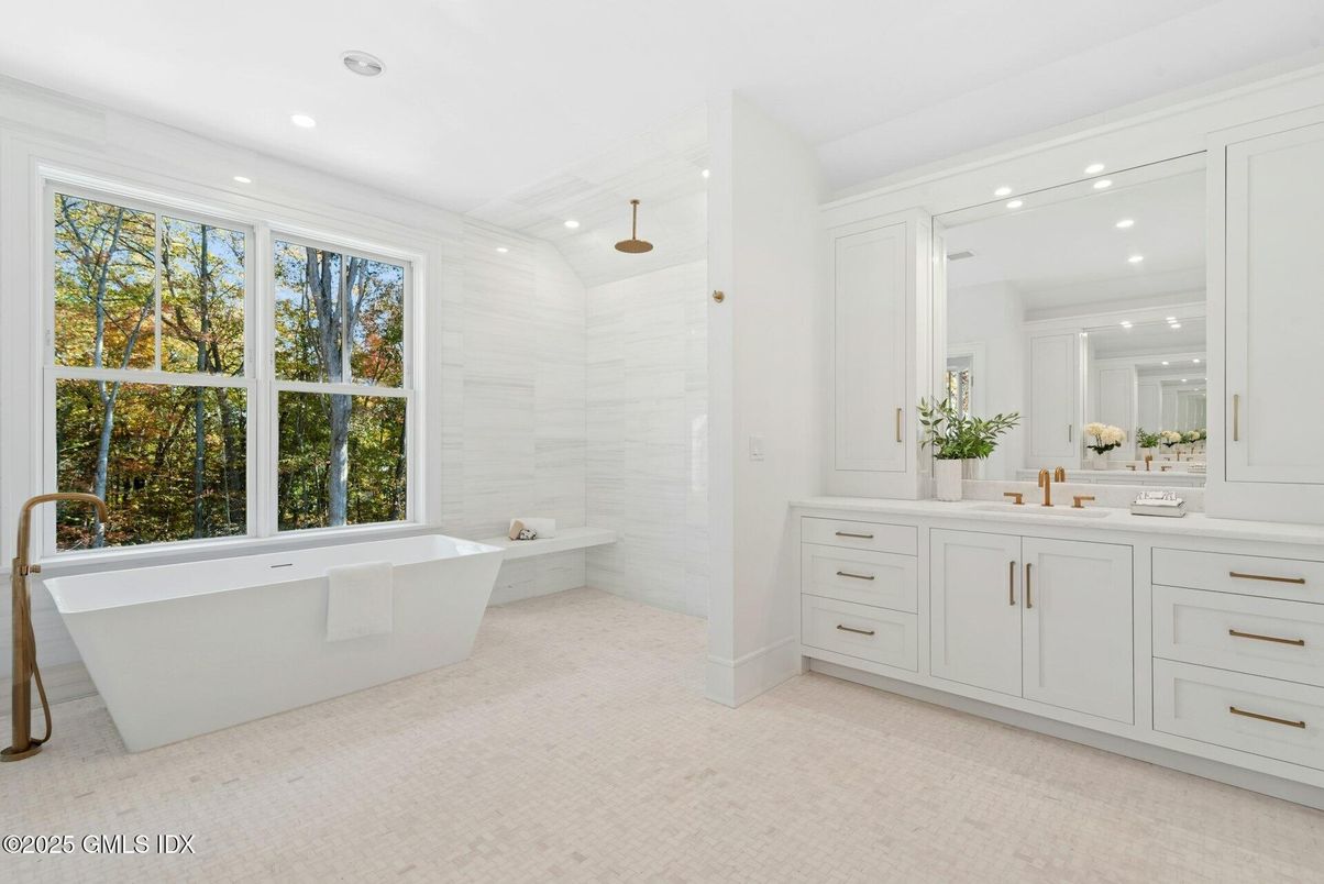 Bathroom, Dual Sink Vanities, Free Standing Baths, Glass Shower, Interior, Recessed Lighting