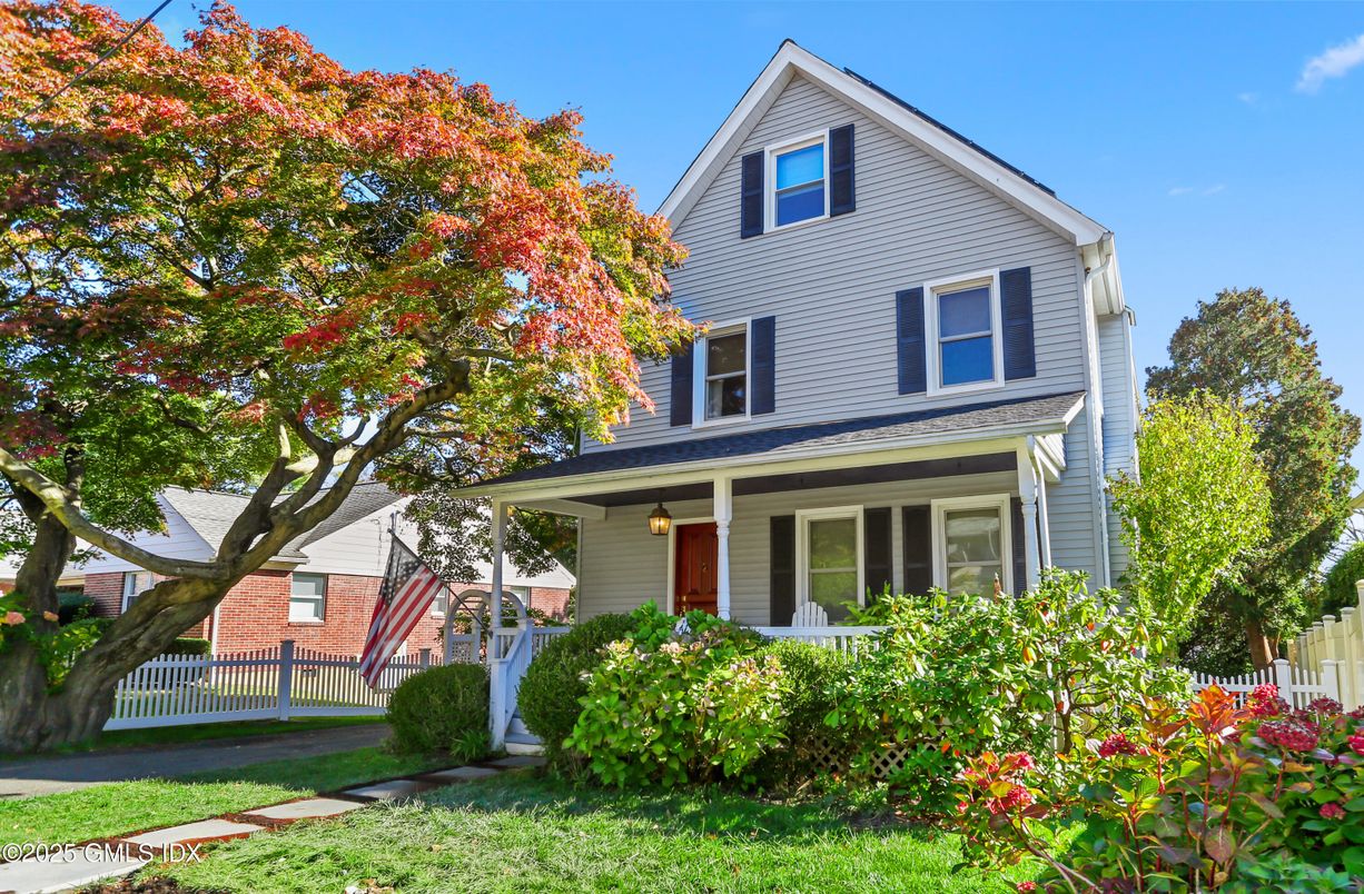 Exterior, Facade, Queen Anne Victorian