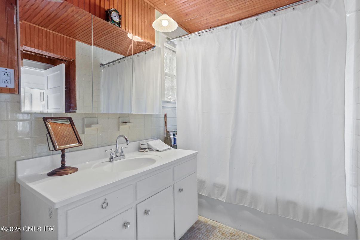 Bathroom, Interior, Pendant Lights, Wooden Ceilings