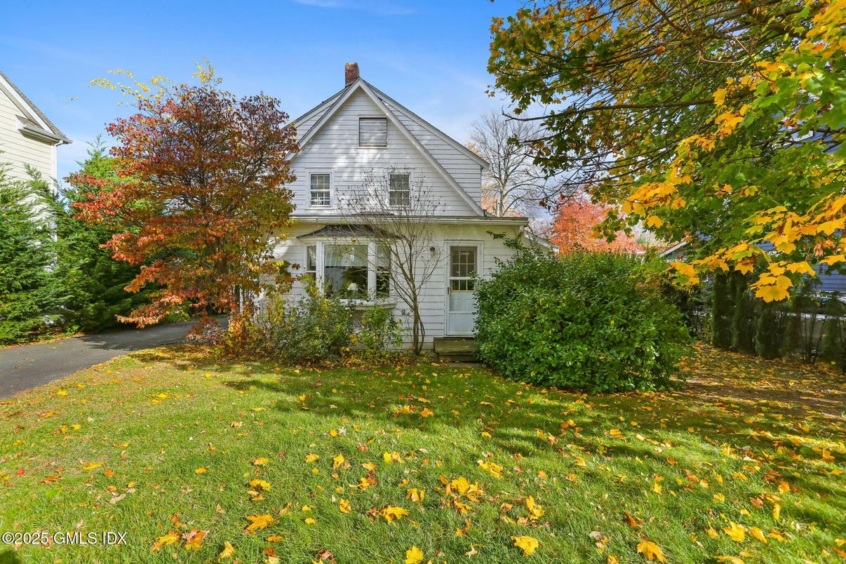 Exterior, Facade, Queen Anne Victorian