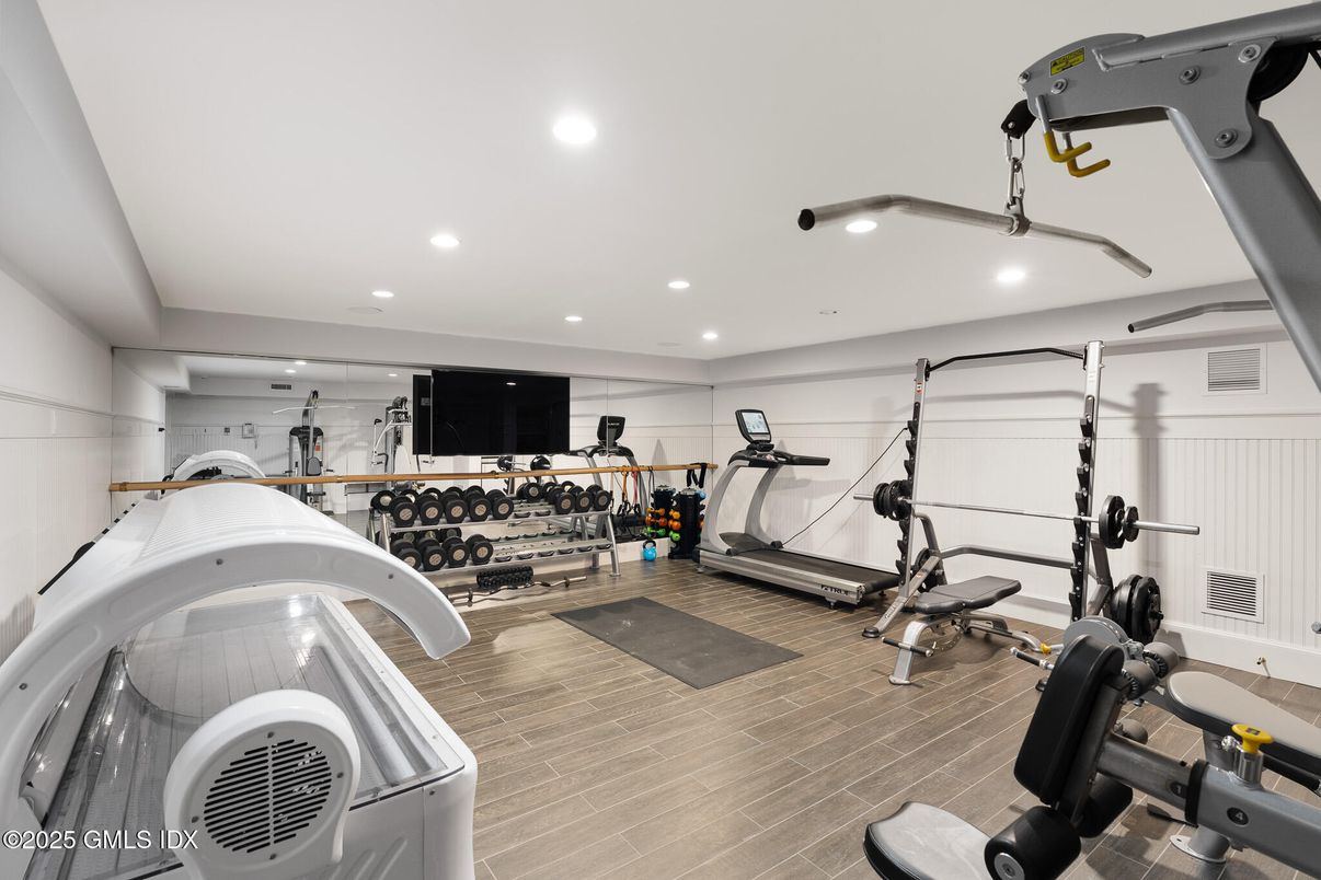 Fitness Equipment, Interior, Recessed Lighting, Wood Texture Flooring