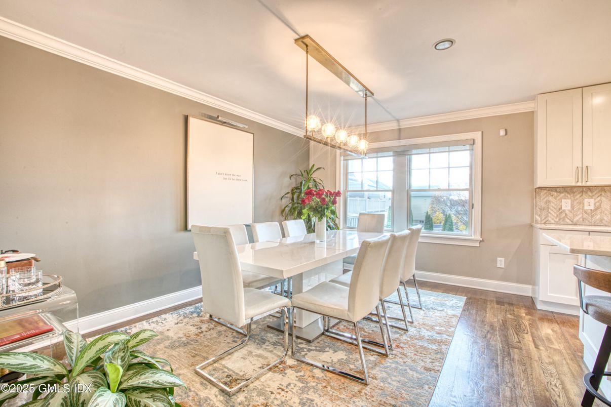 Chandelier, Dining room, Interior, Recessed Lighting, Wood Texture Flooring