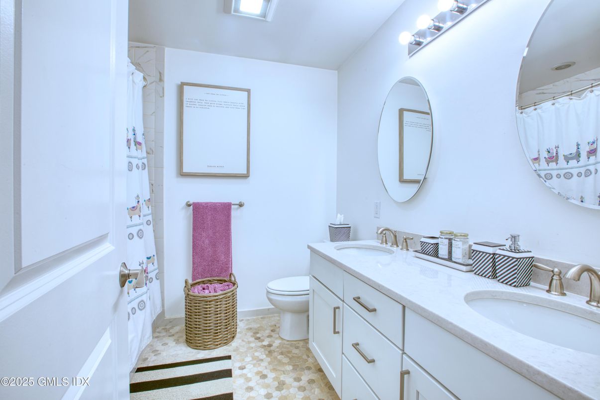 Bathroom, Dual Sink Vanities, Interior