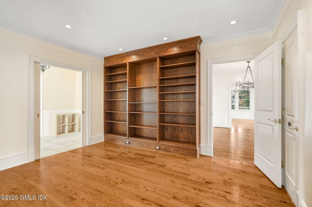 Chandelier, Empty room, Interior, Recessed Lighting, Wood Texture Flooring
