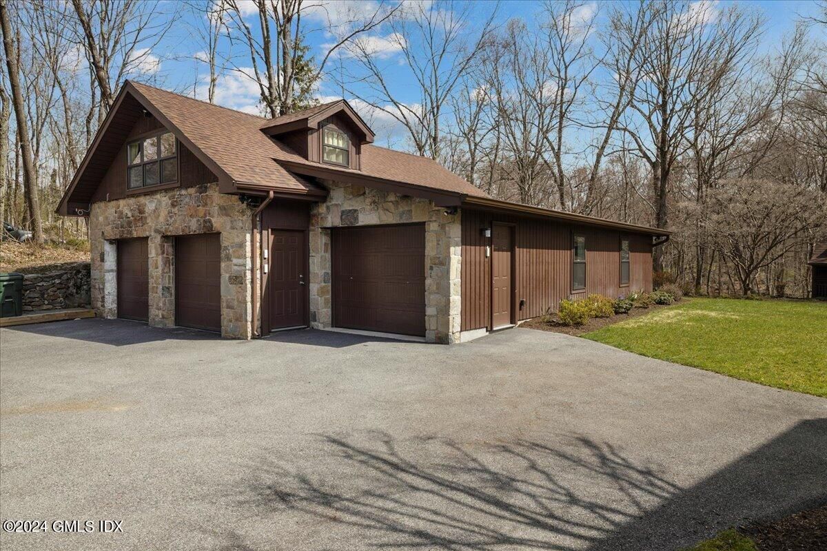 Attached, Exterior, Facade, Ranch