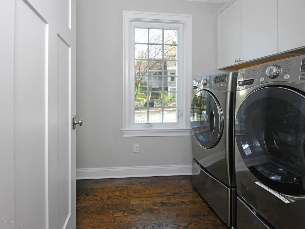 Interior, Washer, Wood Texture Flooring