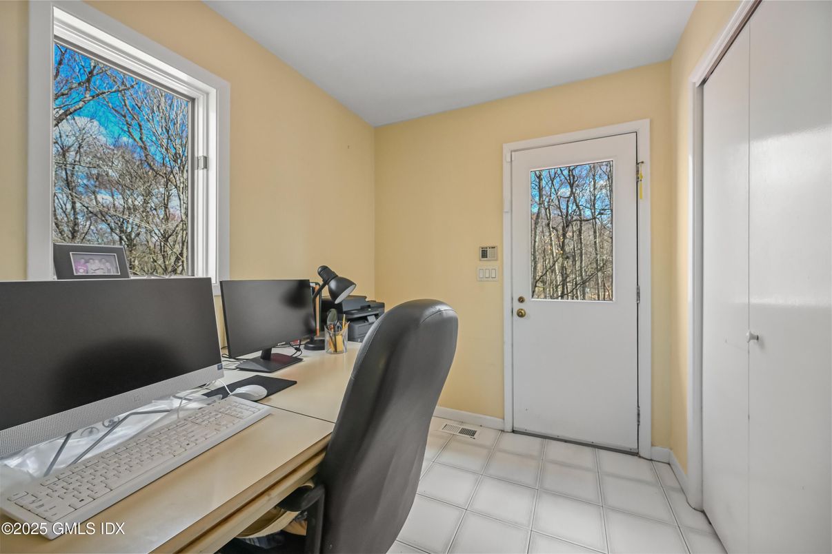 Home Office, Interior