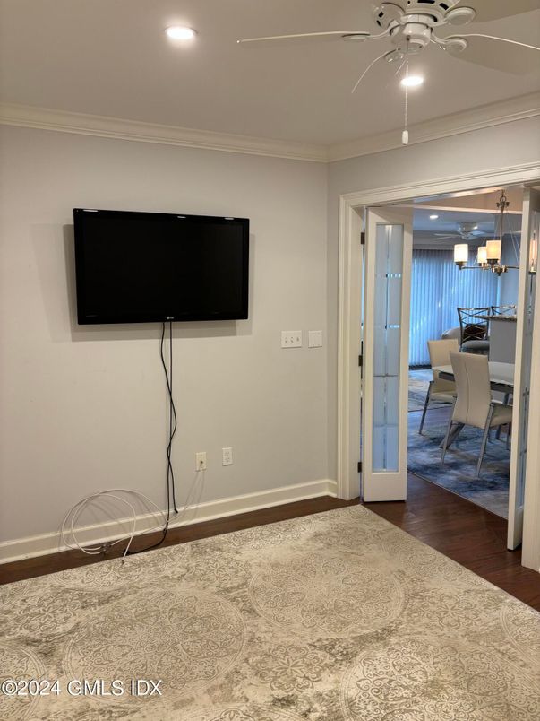 Chandelier, Dining room, Interior, Recessed Lighting, Wood Texture Flooring