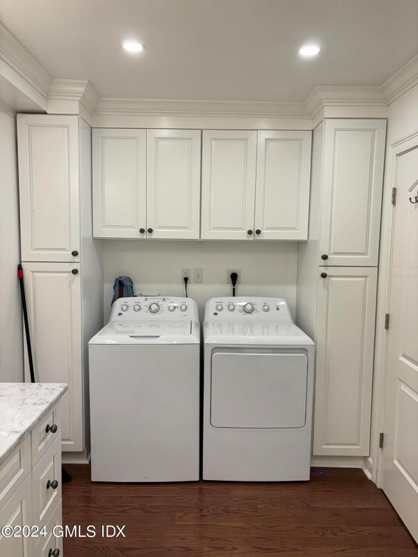 Interior, Recessed Lighting, Utility Closets, Washer, Wood Texture Flooring