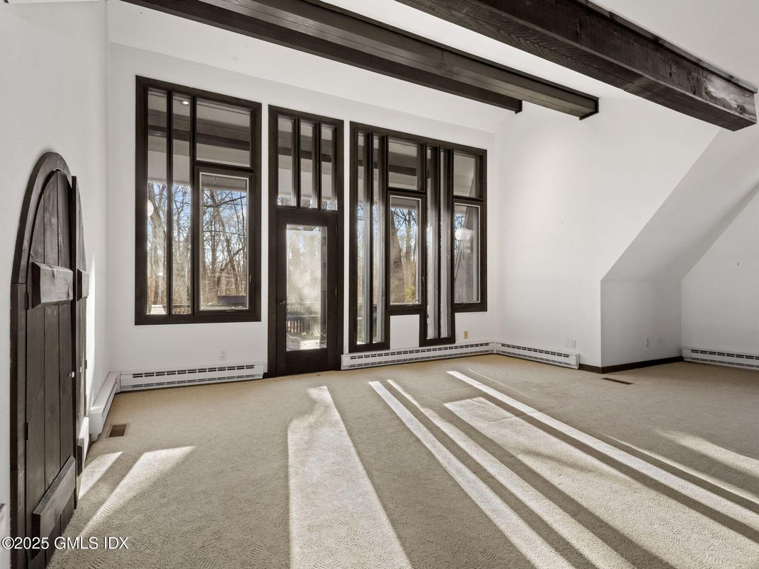 Empty room, Interior, Wooden Beams