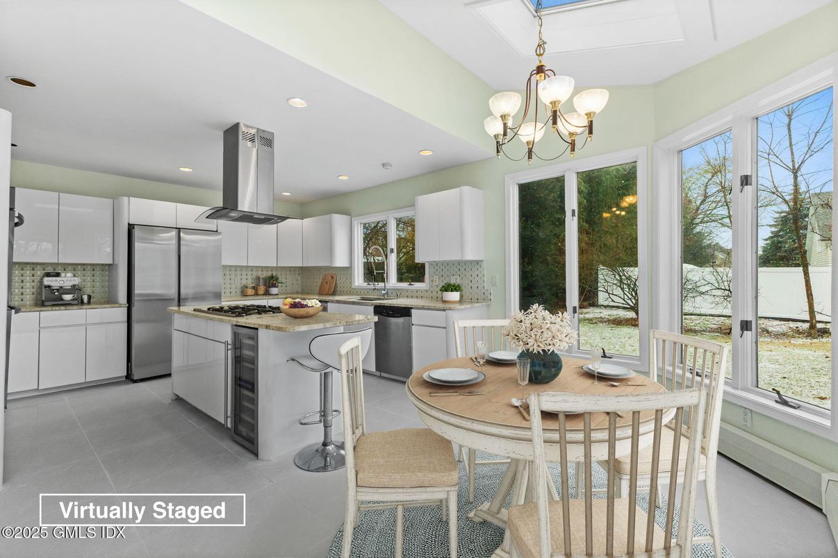 Chandelier, Dining room, Interior, Kitchen, Recessed Lighting, Stainless Steel Appliances