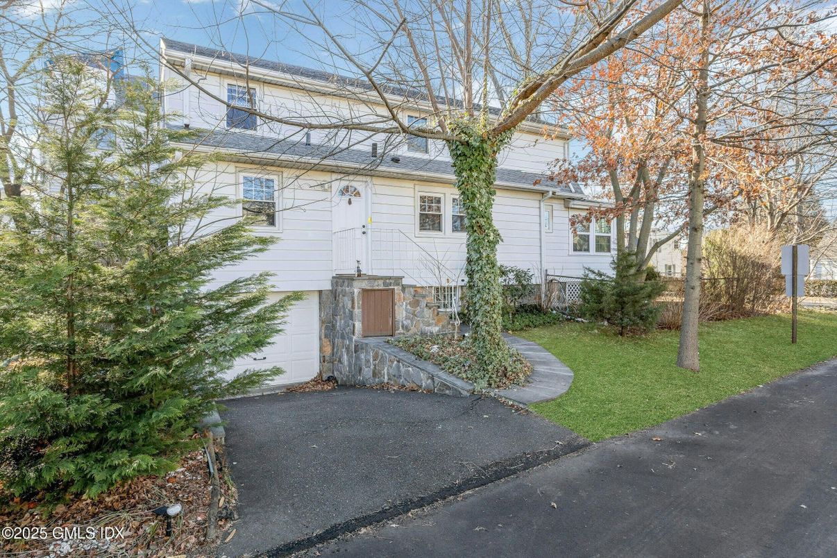 Exterior, Facade, Georgian