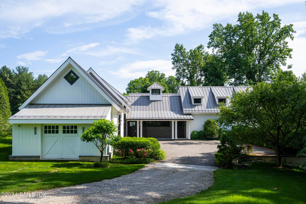 Attached, Exterior, Facade, Farmhouse