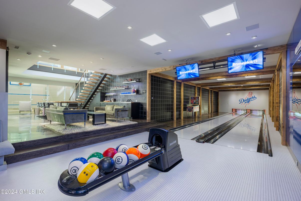 Fitness Equipment, Interior, Recessed Lighting