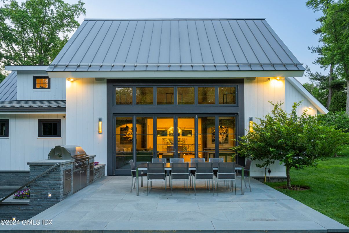 Exterior, Outdoor Kitchen