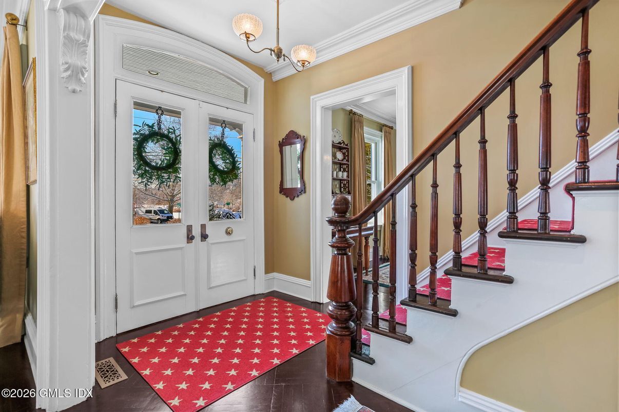 Chandelier, Interior