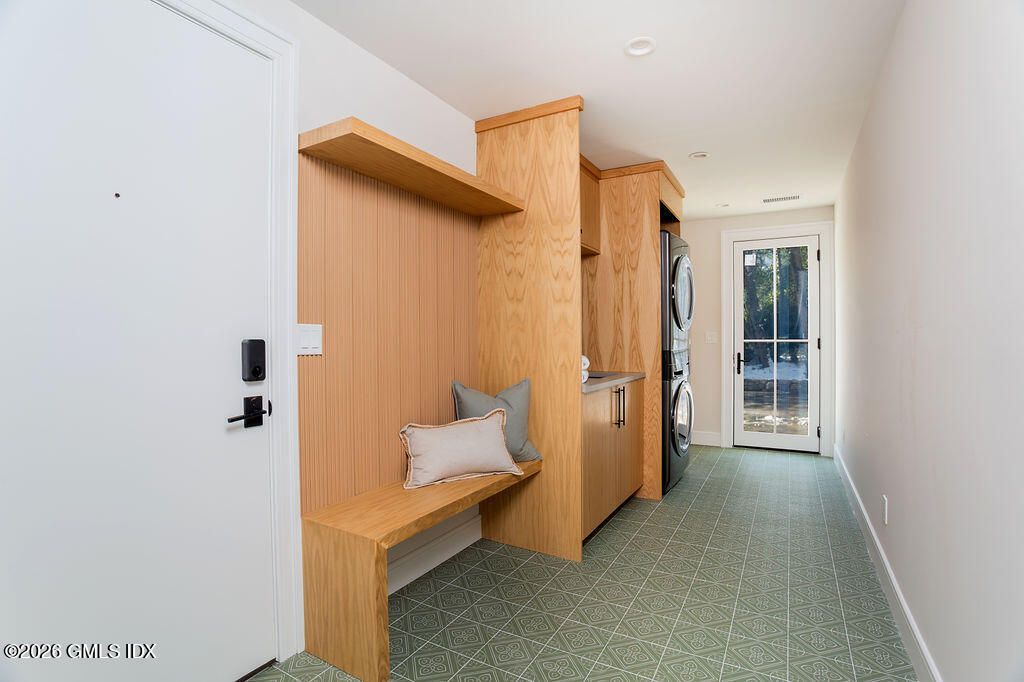 Interior, Recessed Lighting, Washer, Wooden Walls