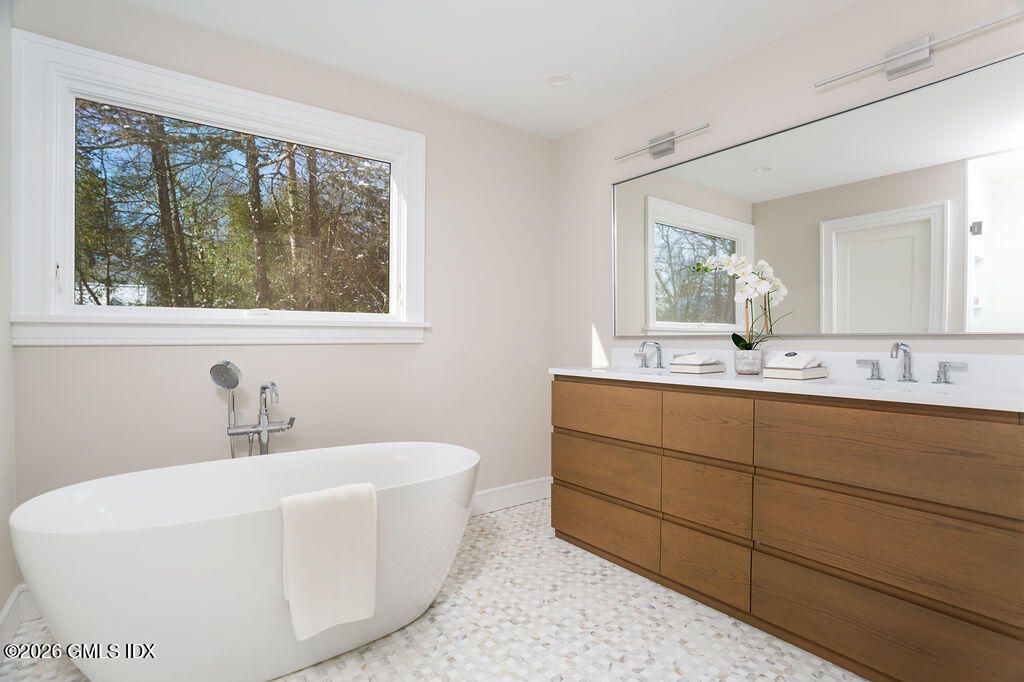 Bathroom, Dual Sink Vanities, Free Standing Baths, Interior, Recessed Lighting