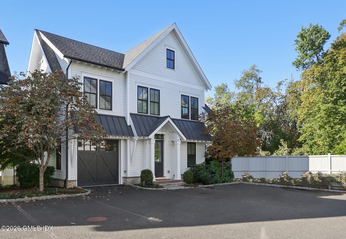 Attached, Exterior, Facade, Farmhouse