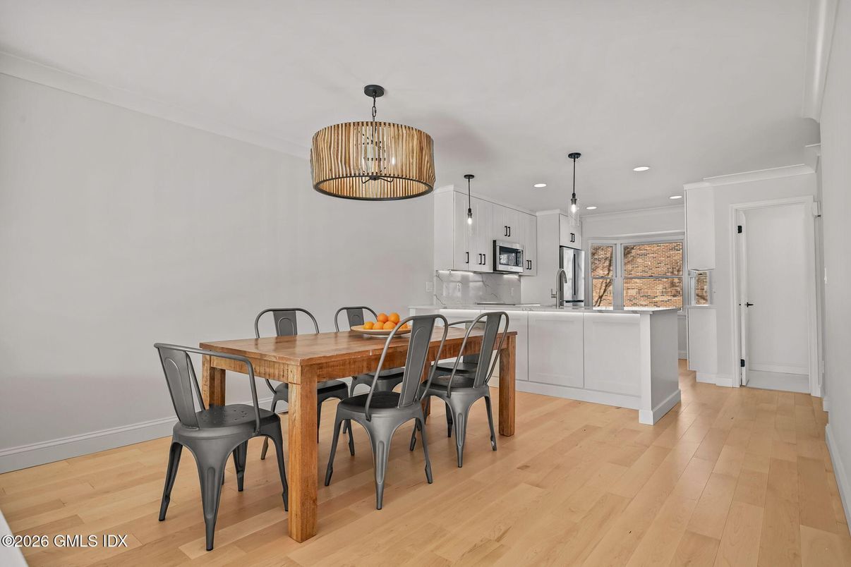 Dining room, Interior, Kitchen, Pendant Lights, Recessed Lighting, Wood Texture Flooring