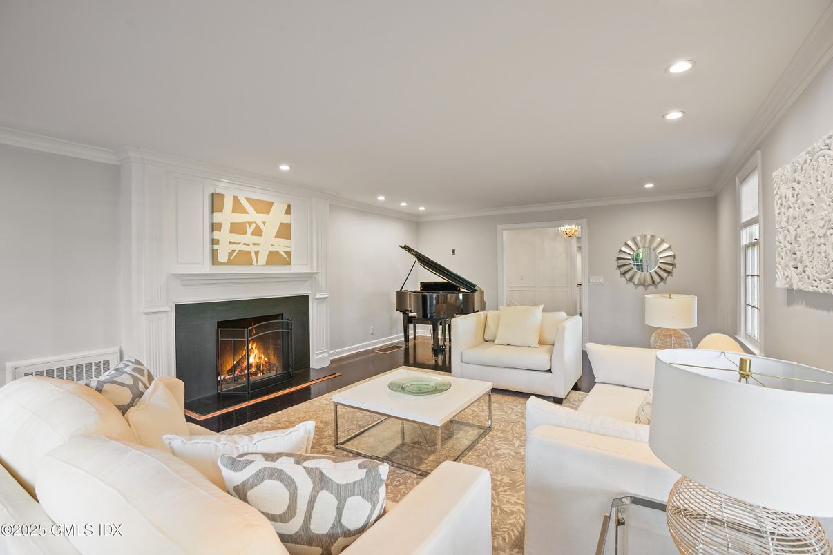 Fireplace, Interior, Living room, Piano, Recessed Lighting