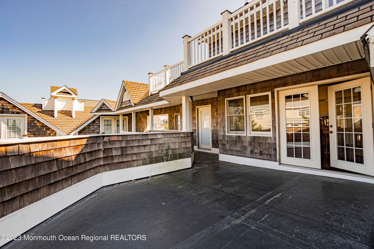 Exterior, Facade, None