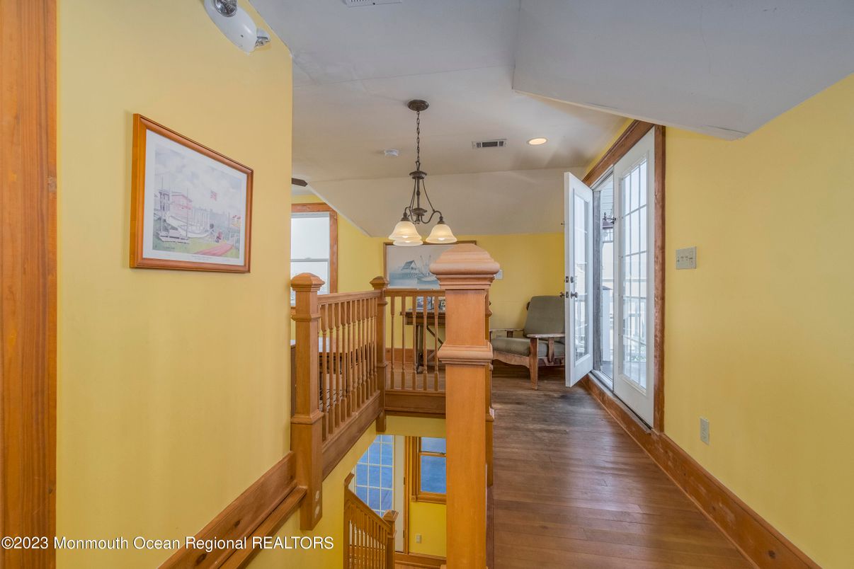 Interior, Pendant Lights, Recessed Lighting, Wood Texture Flooring
