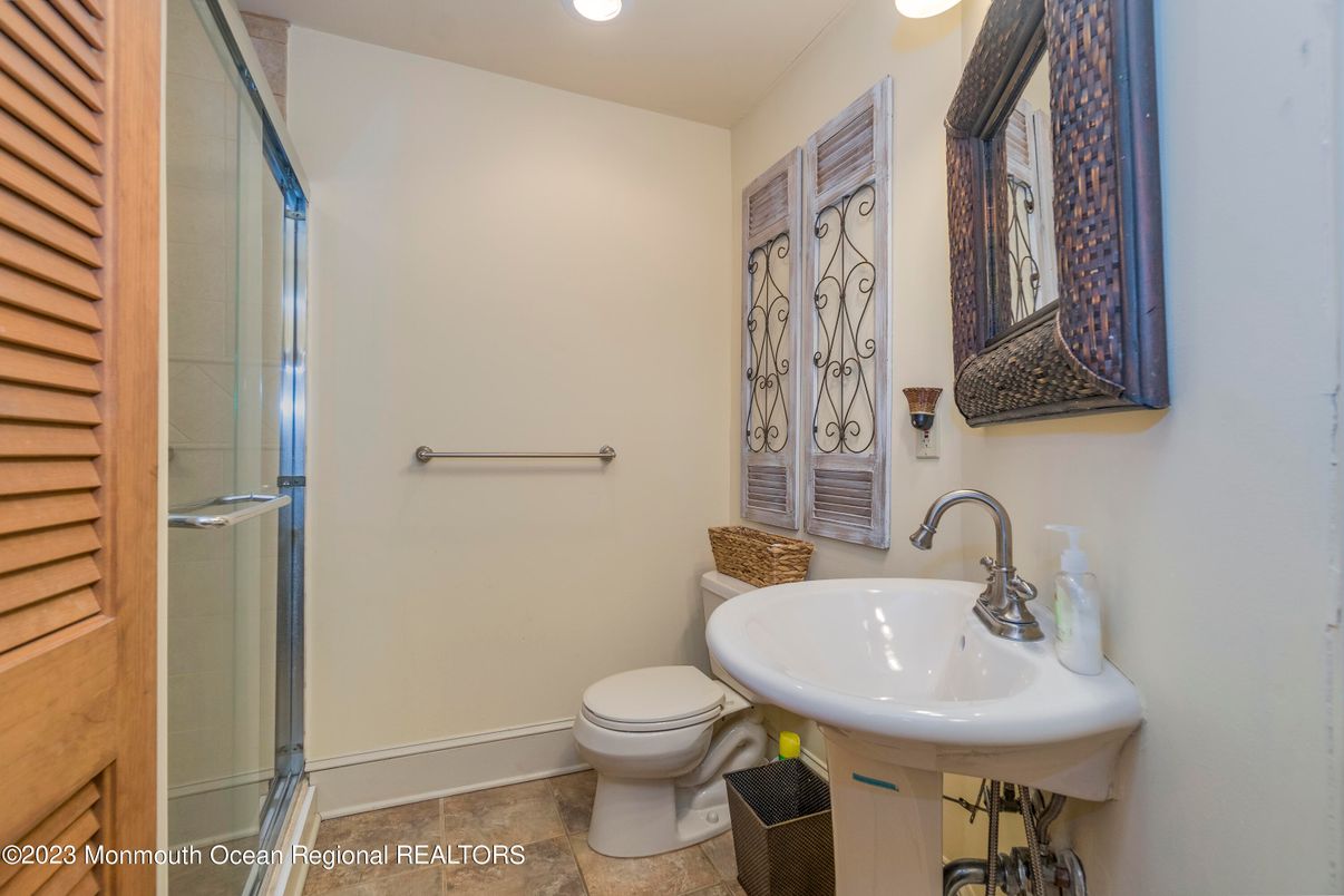 Bathroom, Interior, Recessed Lighting