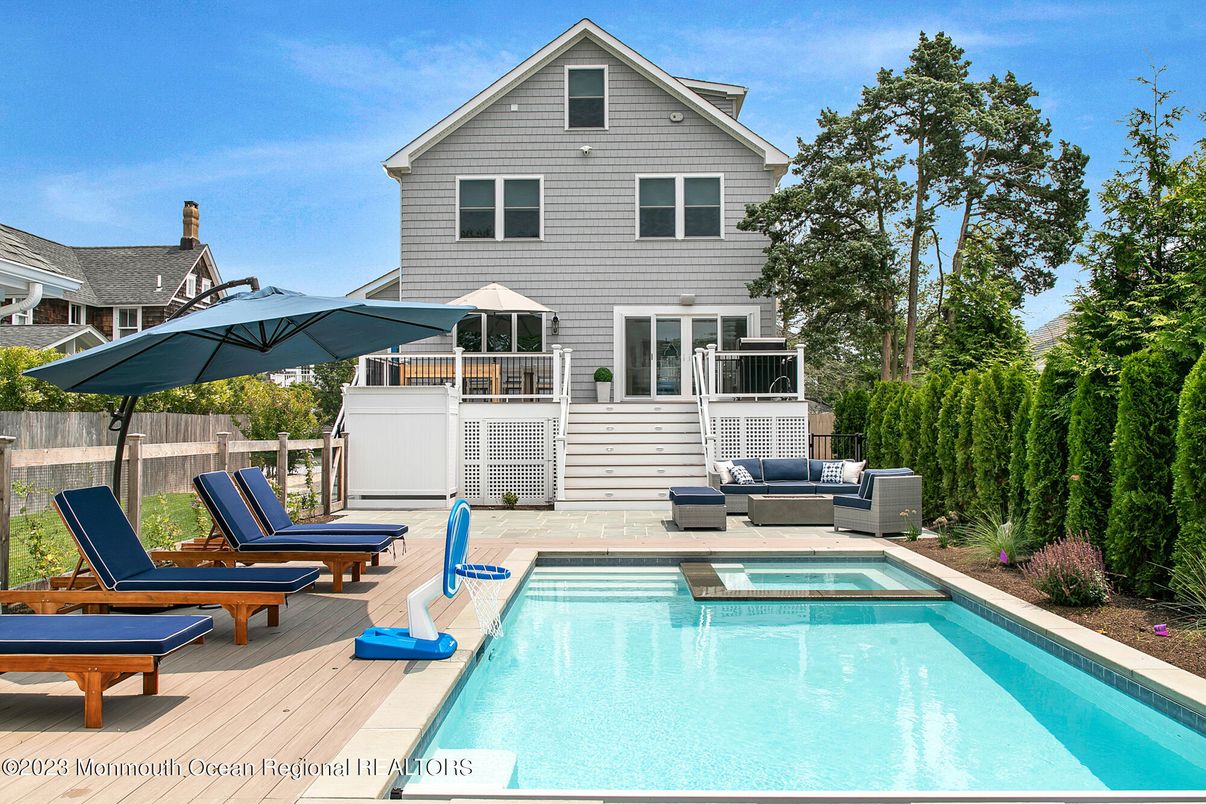 Exterior, Pool