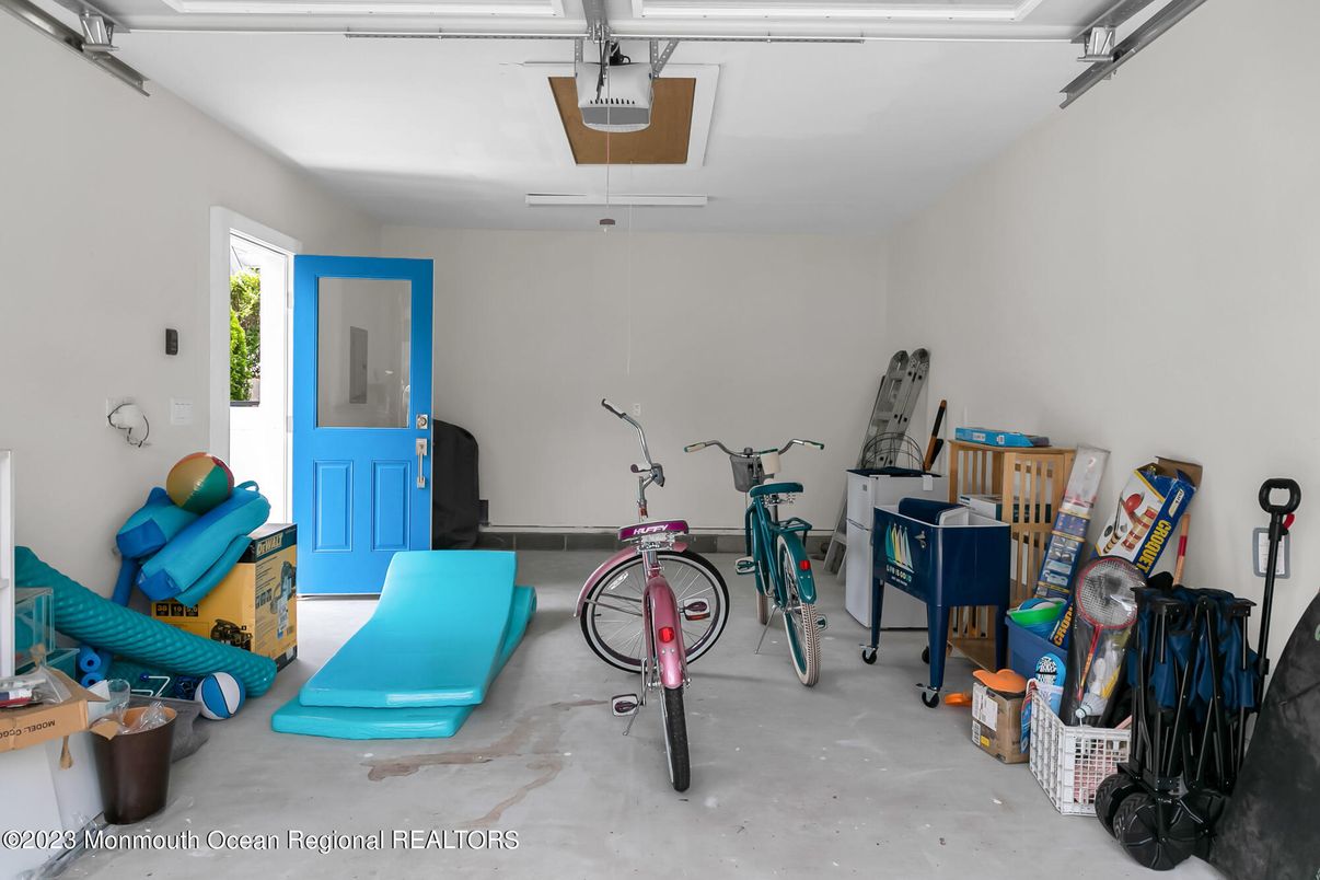 Garage, Interior