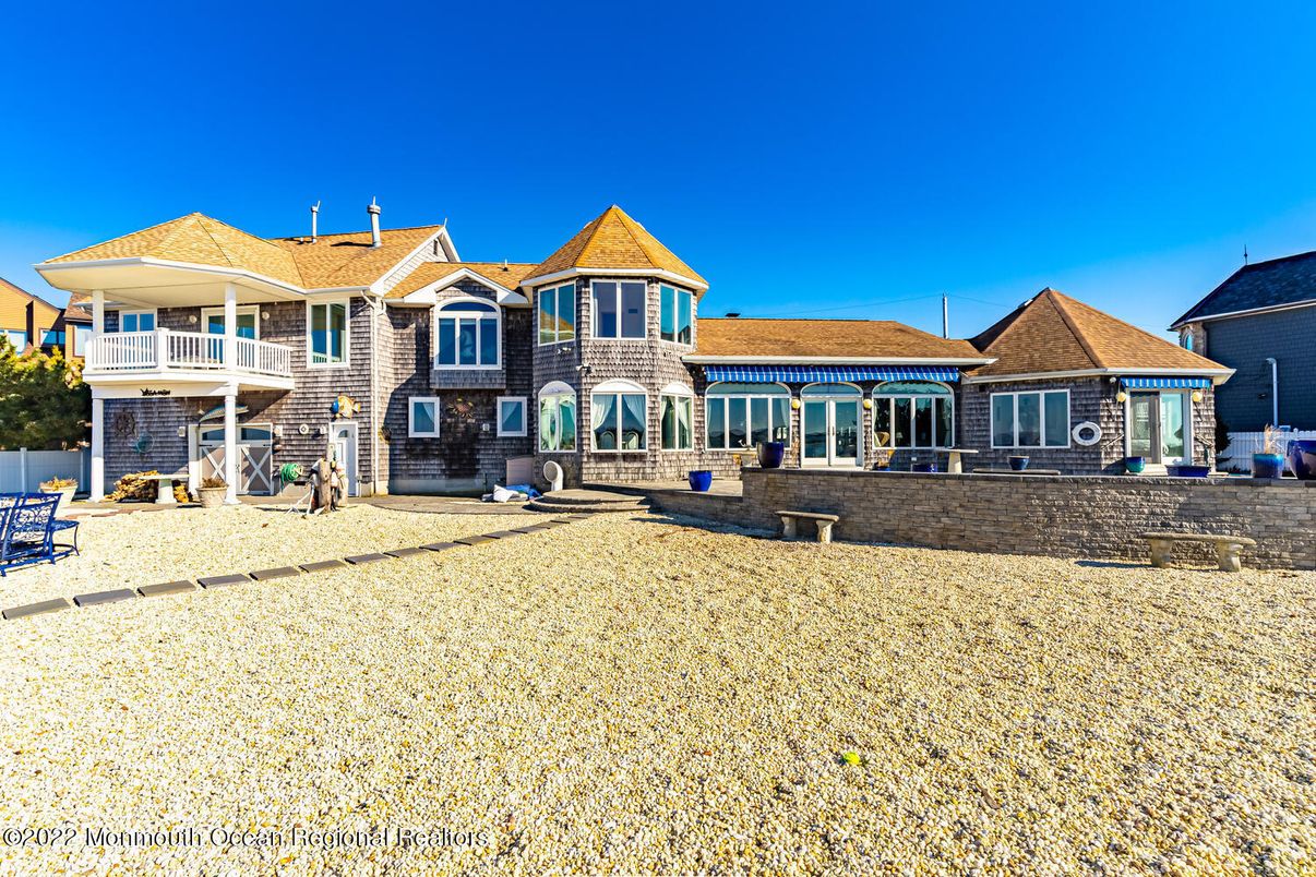Backyard, Exterior, Facade, Queen Anne Victorian