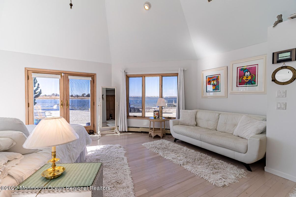 Interior, Living room, Recessed Lighting, Water, Wood Texture Flooring