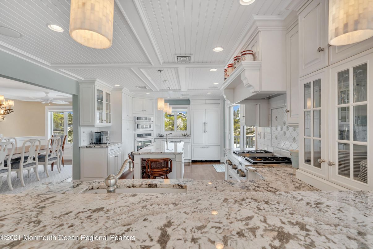 Chandelier, Dining room, Interior, Kitchen, Pendant Lights, Recessed Lighting, Wood Texture Flooring