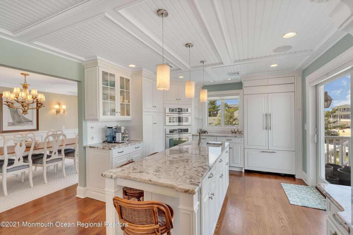 Chandelier, Dining room, Interior, Kitchen, Pendant Lights, Recessed Lighting, Wood Texture Flooring