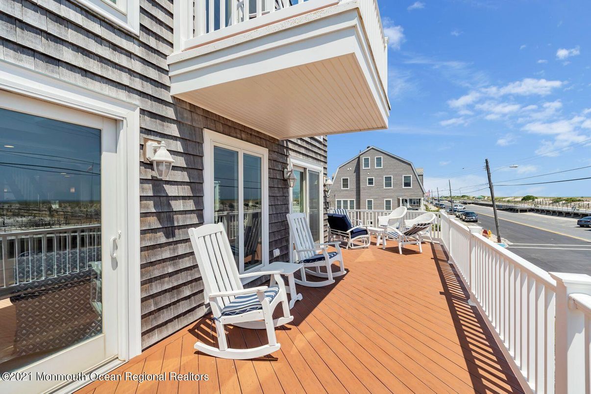 Exterior, Wood Texture Flooring