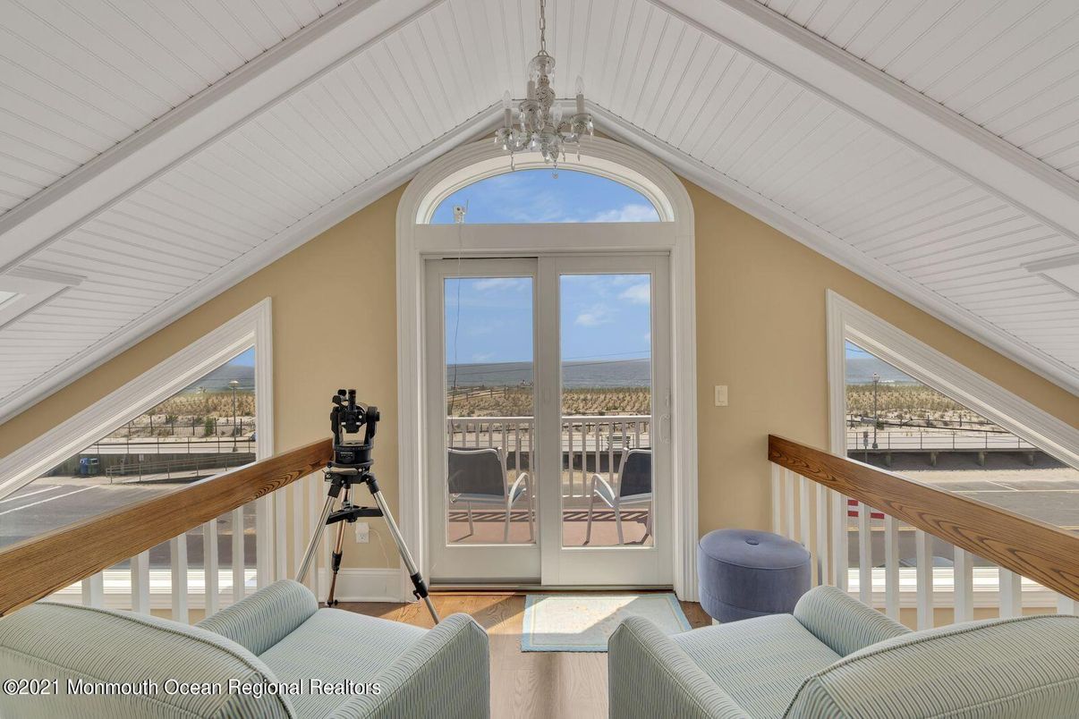 Chandelier, Interior, Water, Wood Texture Flooring