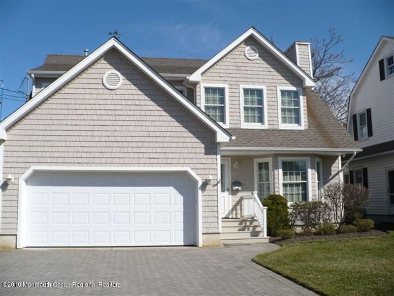 Attached, Exterior, Facade, American Craftsman