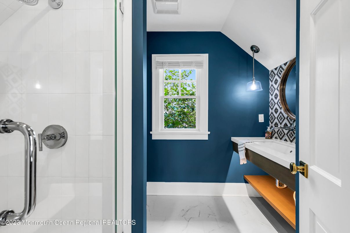 Bathroom, Interior, Marble, Pendant Lights