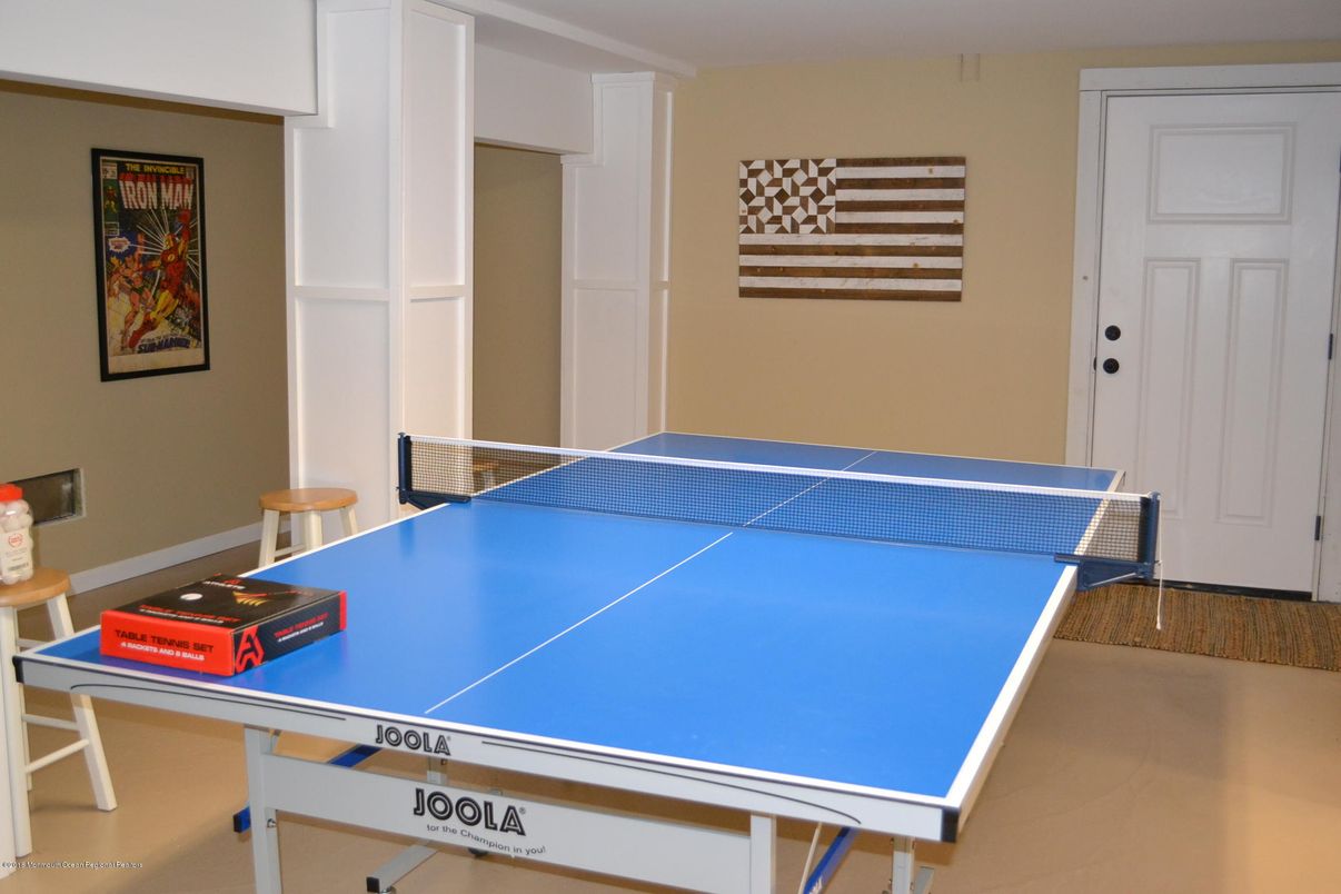 Game Room, Interior