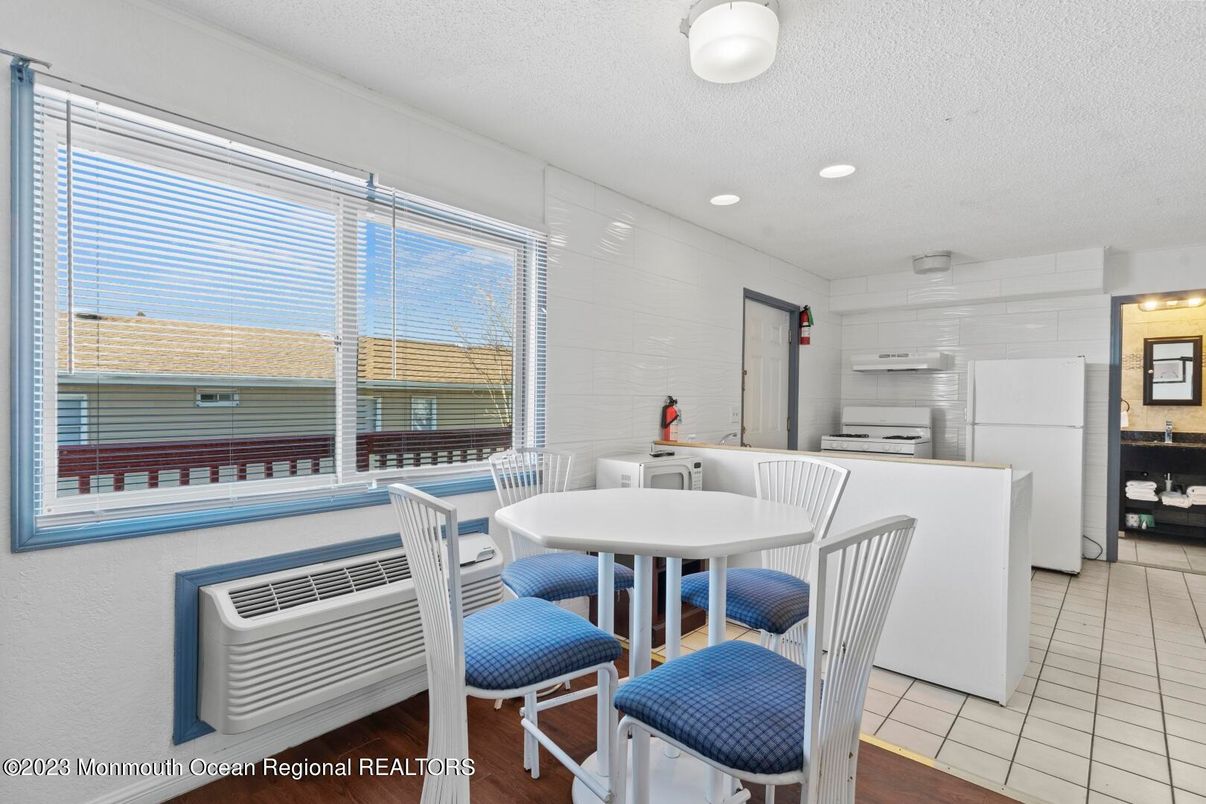 Dining room, Interior, Recessed Lighting